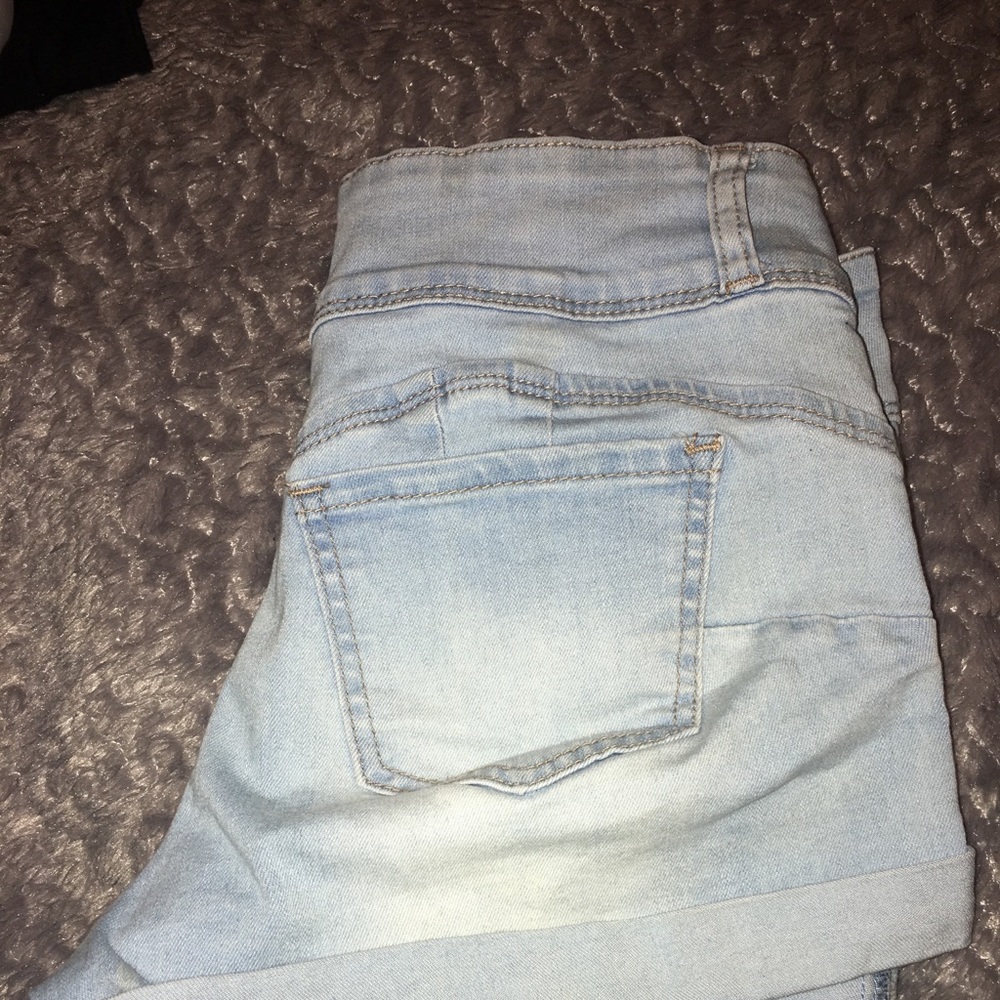 DENIM SHORTS